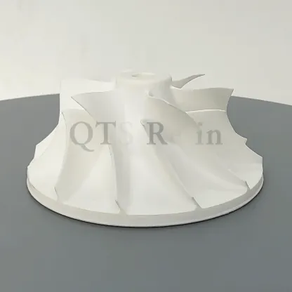 QTS Ceramic-like 100 Resin เป็นเรซินที่สามารถรักษาด้วยรังสียูวีได้ ซึ่งไม่มีสารตัวสร้างภาพ TPO ซึ่งถูกสั่งห้ามโดยสหภาพยุโรป เรซินนี้สามารถใช้งานร่วมกับเครื่องพิมพ์ 3 มิติได้หลากหลาย รวมถึงรุ่น DLP และ LCD สีขาวเซรามิก ทนความร้อนได้ดีเยี่ยม การหดตัวต่ำ และการเสียรูปน้อยที่สุด ชิ้นงานที่พิมพ์จะมีพื้นผิวเรียบเป็นเอกลักษณ์ เหมาะสำหรับการพิมพ์เครื่องเซรามิก แบบจำลองปูนปลาสเตอร์ ขั้วสัญญาณ และวัตถุอื่นๆ ที่เกี่ยวข้อง
