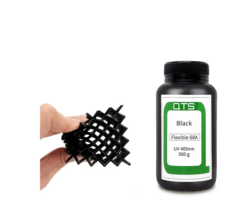 เรซินแบบอ่อน QTS Flex 68A เป็นเรซินที่รักษาด้วยรังสียูวีได้ วัสดุคล้ายยางมีความยืดหยุ่นสูงและเหมาะสำหรับวัตถุหรือส่วนประกอบที่มีวัสดุหลายชนิดที่ต้องโค้งงอ บีบอัด จำลองการสัมผัสที่ยืดหยุ่น และเป็นไปตามหลักสรีรศาสตร์