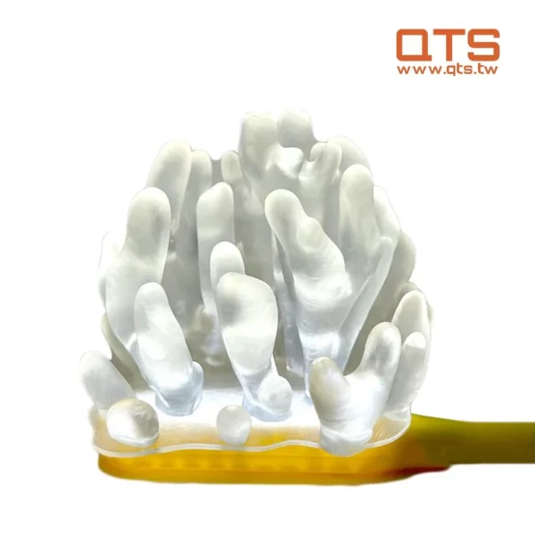 เรซินคล้าย PP ของ QTS เหมาะสำหรับชิ้นส่วนที่ต้องการความยืดหยุ่นสูง แรงเสียดทานต่ำ และพื้นผิวเรียบ ผลิตภัณฑ์พิมพ์จะต้องได้รับการบ่มเป็นเวลา 20 นาทีที่ด้านหน้าและ 20 นาทีที่ด้านหลังเพื่อแสดงคุณสมบัติ